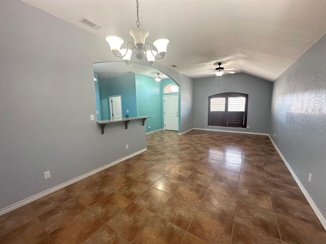 Building Photo - 3 Bedroom 2 Bathroom w/ Bonus Room