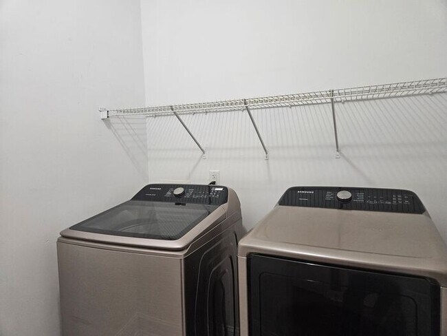 Building Photo - Charming Bungalow at Historic Seminary Ridge