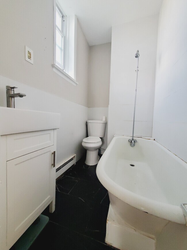 293 Griffith St 7 - 295 Griffith St