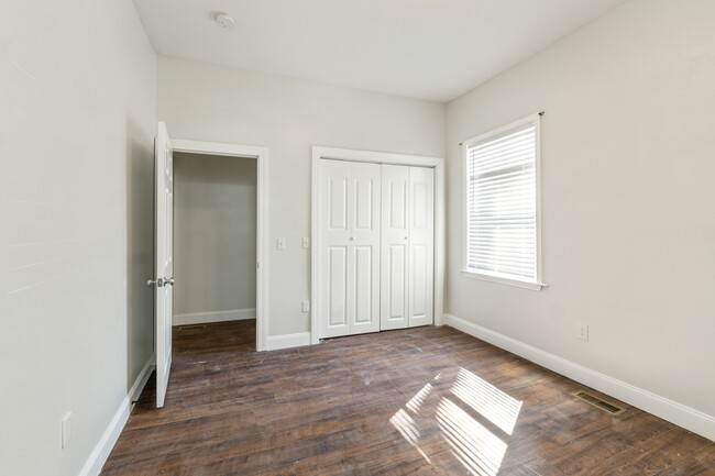 Building Photo - 307 Taylor Ave