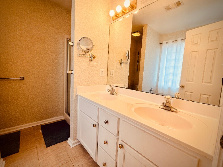 Building Photo - 8928 Asheville Dr