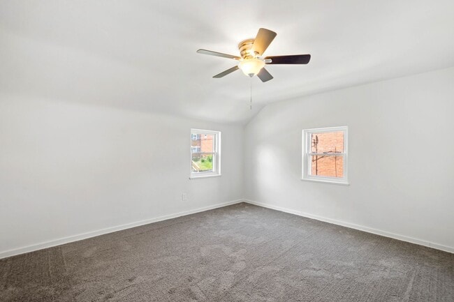 Building Photo - AVAILABLE OCT 1ST! DON'T MISS THIS RENOVAT...