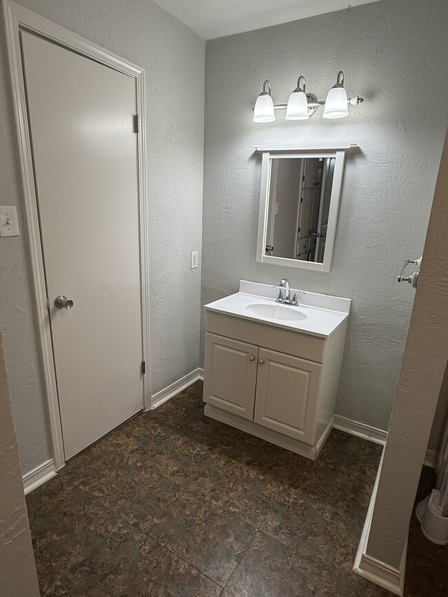 Building Photo - 304 Patriot Cir