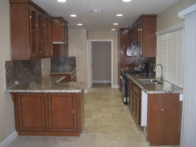 Building Photo - 16180 Washington St