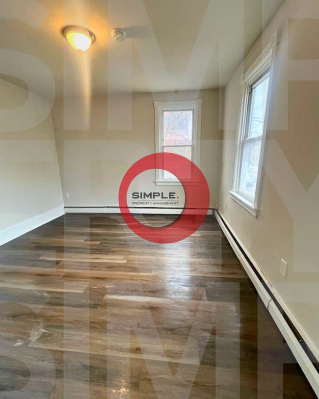 Building Photo - 3 Bedroom House