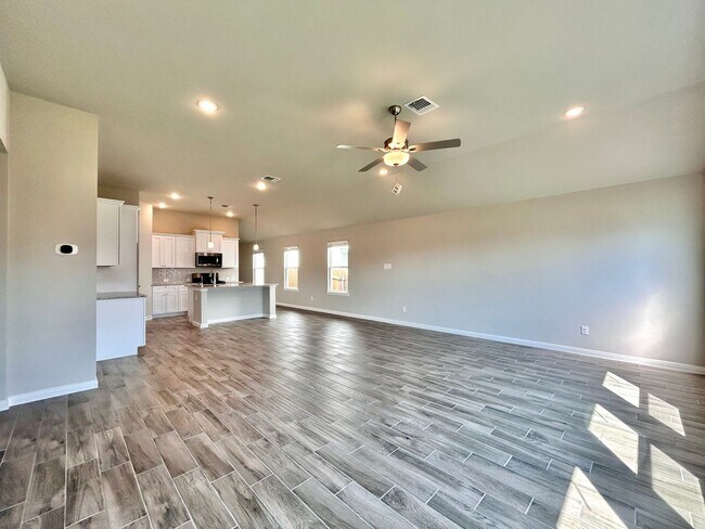 Building Photo - Charming 3-Bed, 2-Bath Home with Modern Up...