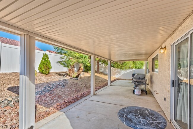 Building Photo - 426 River Glider Ave