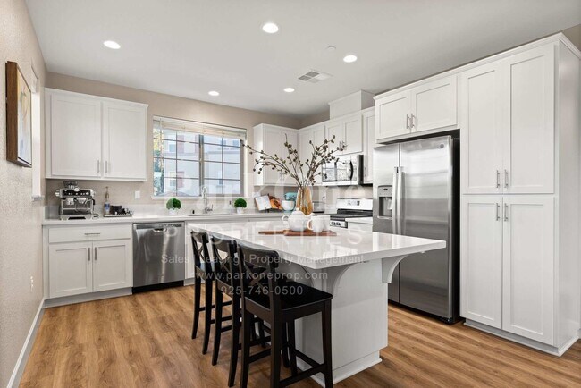 Building Photo - Modern 4-Bedroom Home with Garage in Martinez