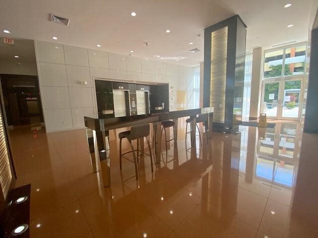 Building Photo - 2775 NE 187th St