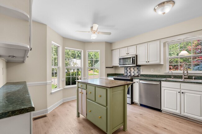 Building Photo - 5703 Stardust Dr
