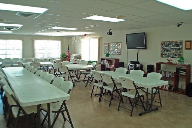 Building Photo - 3668 Lake Bayshore Dr