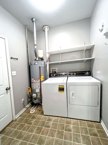 In-unit washer & dryer (Brand: Speed Queen) - 4001 W Baywood Dr