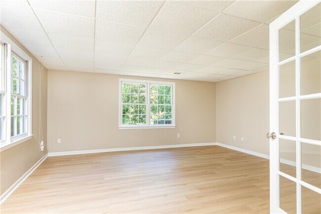 Building Photo - 9360 Nesbit Lakes Dr