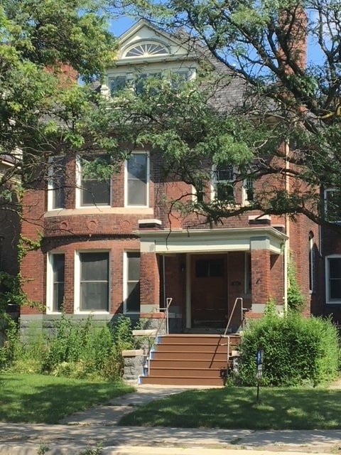 Building Photo - 658 W Forest Ave