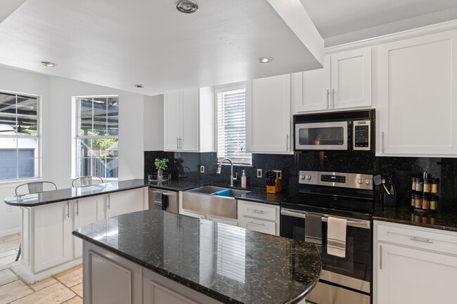 Building Photo - 810 Turner Ave