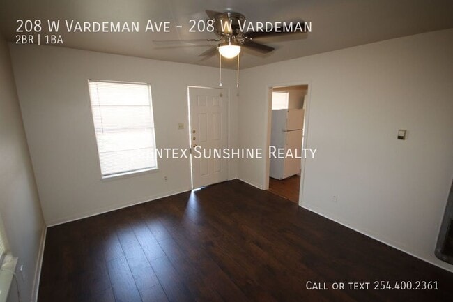 Building Photo - 208 W Vardeman Ave