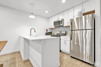 Building Photo - 2 bedroom in Brooklyn NY 11207