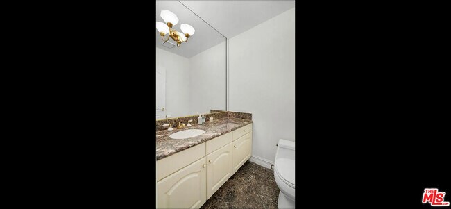 Building Photo - 9848 Vidor Dr