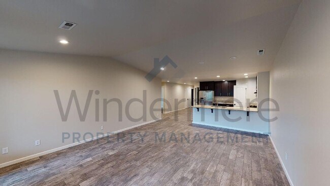 Building Photo - Evan41