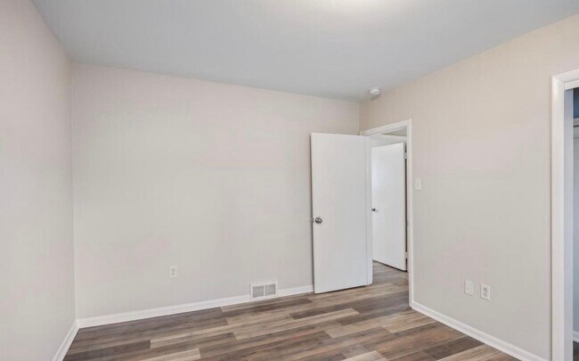 Building Photo - 9 Easlick Ave