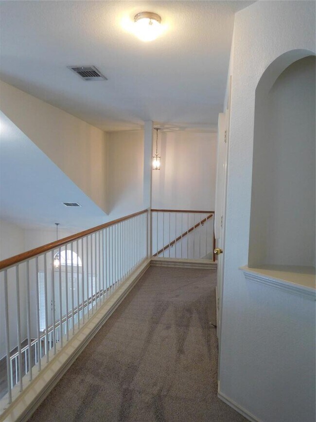 Building Photo - 911 Middle Brook Dr