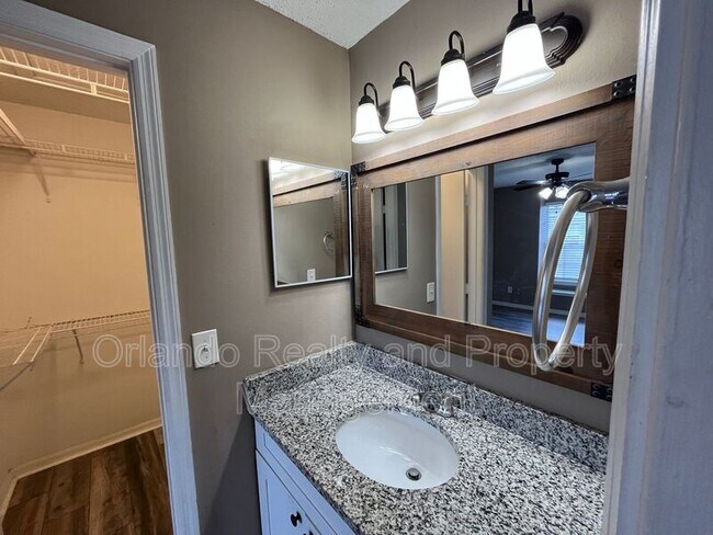 Building Photo - 6088 Westgate Dr