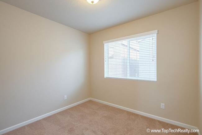 Building Photo - Outstanding 3 BD* 2.5 BA* + Office/den Townhome in Abbey Creek **In front of community Park** Pet...