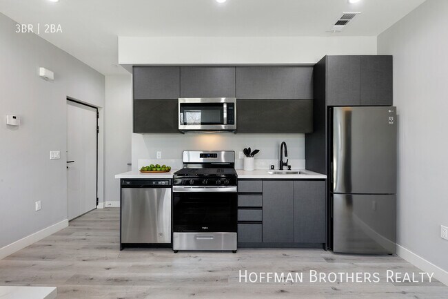 Building Photo - 13621 N Fellows Ave