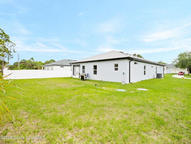 Building Photo - 411 Fonsica St