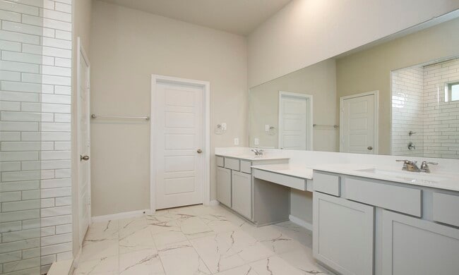 Building Photo - 31611 Lyle Mnr Dr