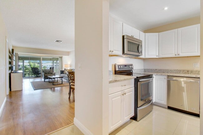 Building Photo - 2730 SW 13th St