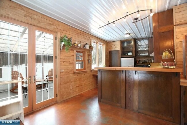 Building Photo - 9374 Alango Rd