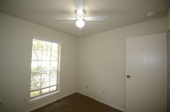 Building Photo - 56 Fallshire Dr