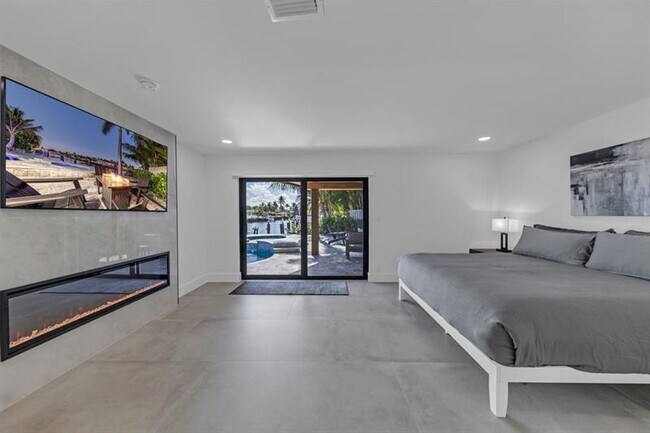 Building Photo - 160 SE 3rd Ct