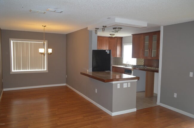 Building Photo - 101 Summer Pl