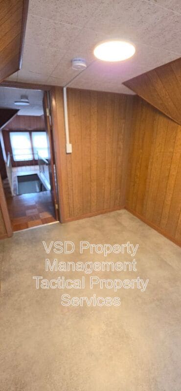 Building Photo - 8204 Vineyard Ave