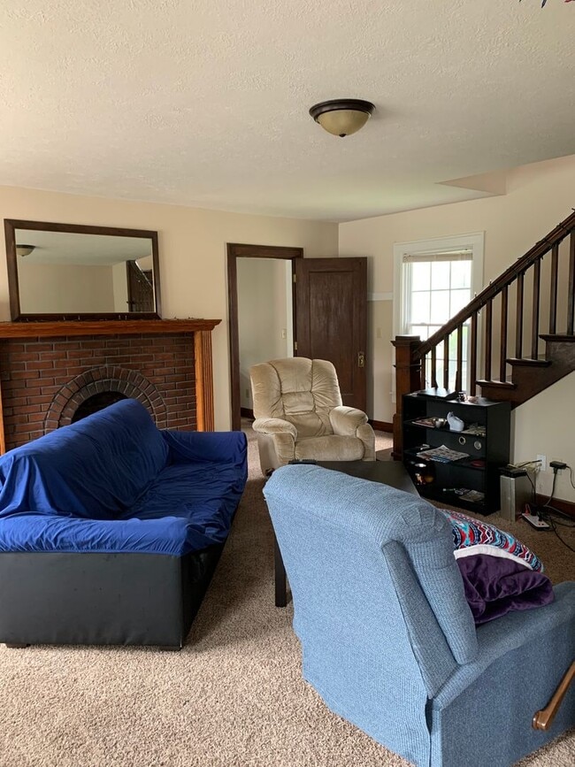 Building Photo - Beautiful, Historical 3 Bedroom House - Available August 2026!