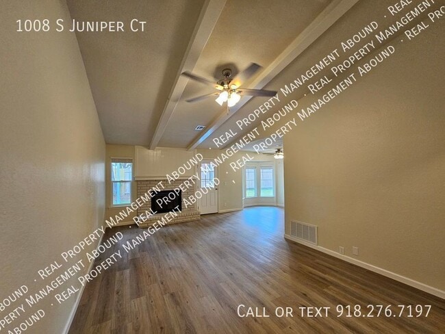 Building Photo - 1008 S Juniper Ct