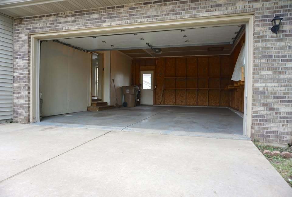Garage - 6608 Radford Dr