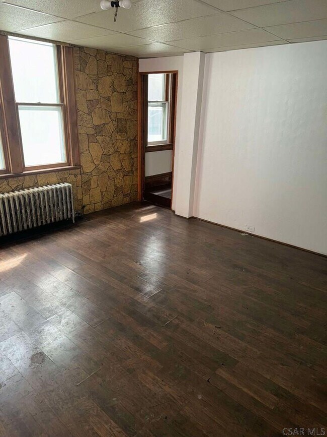 Building Photo - 86 Golde St