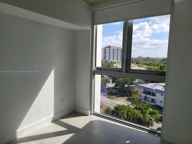 Building Photo - 13800 Highland Dr