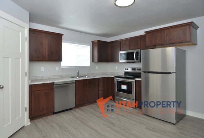 Building Photo - 14424 S Ferndale Way