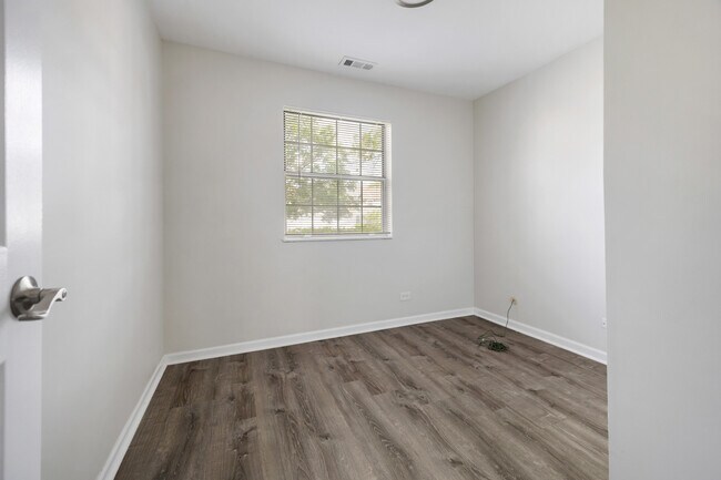 Building Photo - 20 Gant Cir