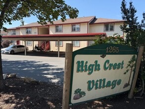 Building Photo - 2 Bed/1.5 Bath Apartment - NE Purcell Blvd