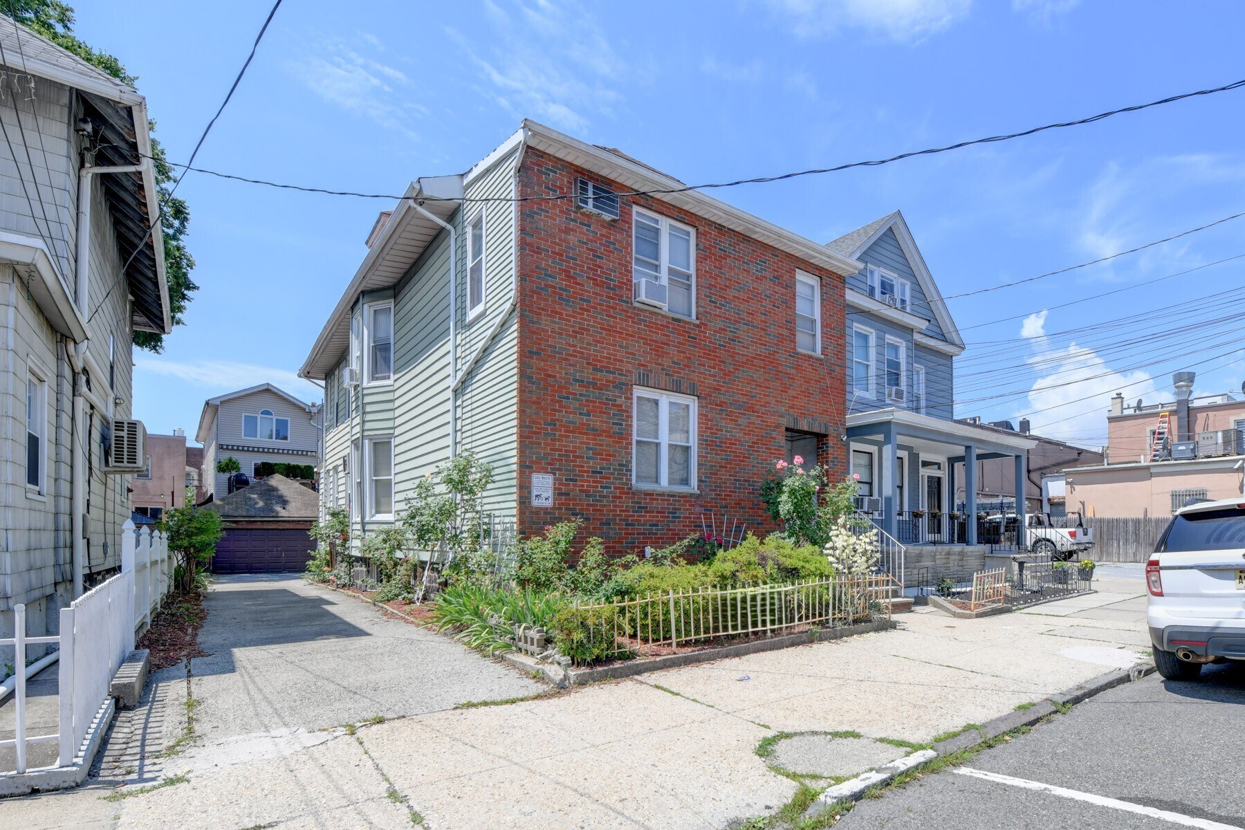 Building Photo - 433 74th St