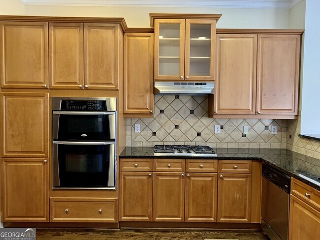 Building Photo - 5460 Glenridge View NE