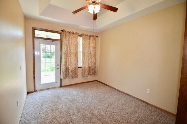 Building Photo - 27 5th St