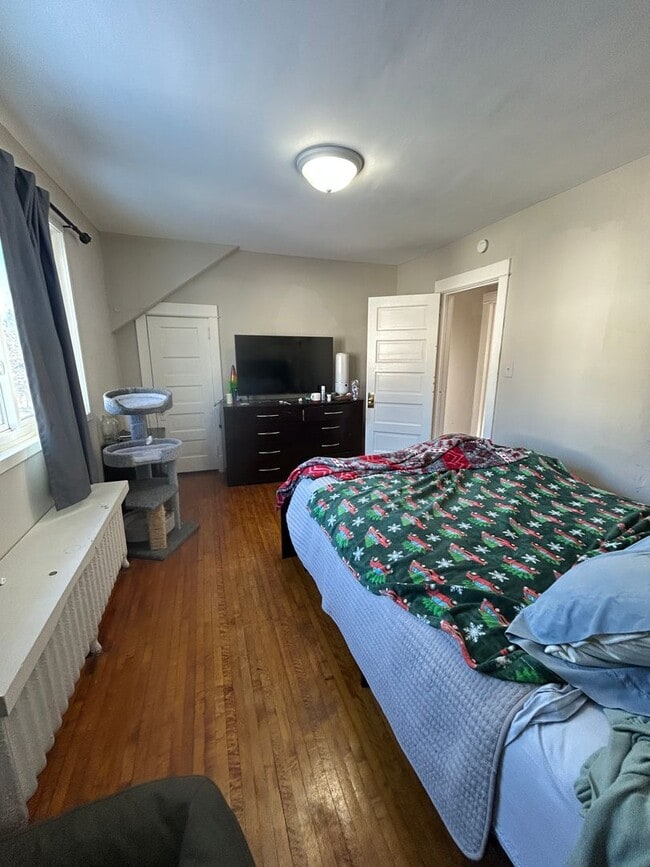 Building Photo - 625 N 16th Ave E