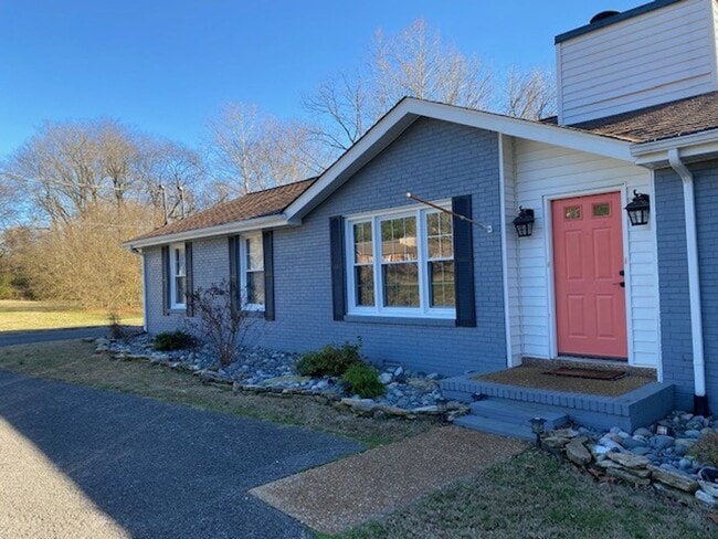 Building Photo - Coming soon! Nice remodeled 2 bedroom dupl...