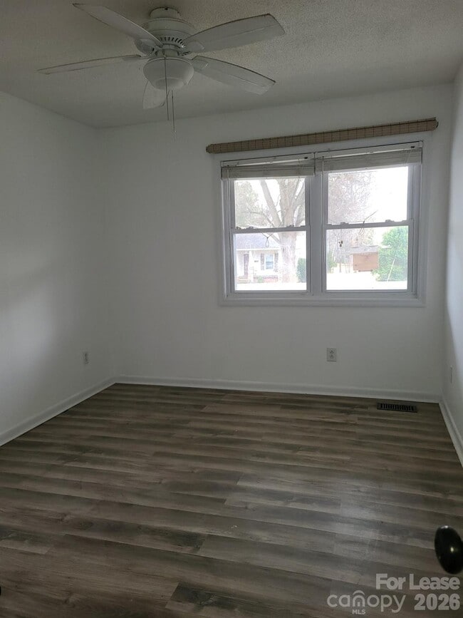 Building Photo - 201 Eastwood Dr